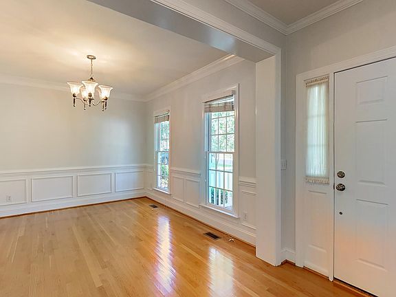Dining room and entrance