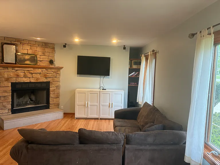 7915 Howard Ave — Photo 11