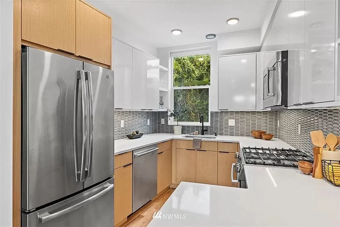 7437 Latona Ave NE — Photo 3