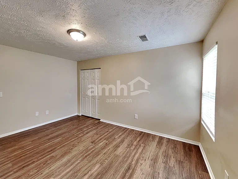 2727 Sutherland Dr — Photo 15
