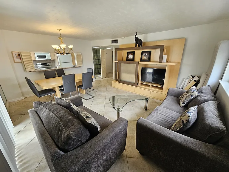 3605 Indian Creek Dr #301 — Photo 8