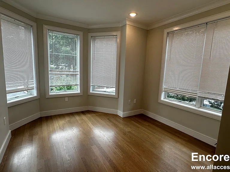 106 Warren St #5 — Photo 6