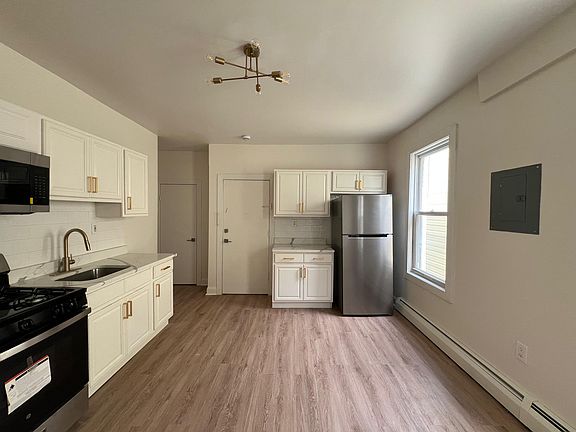 2nd image of 21 E 16th St #26E