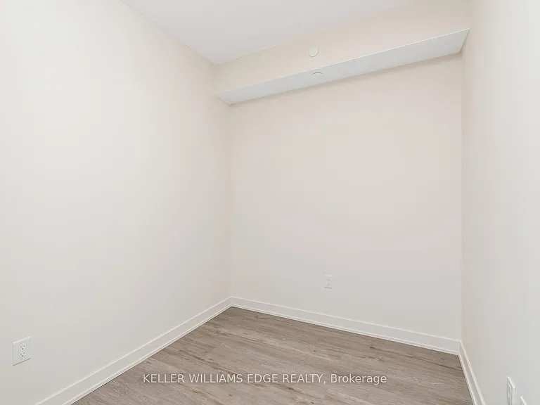 212 King William St #502 — Photo 15