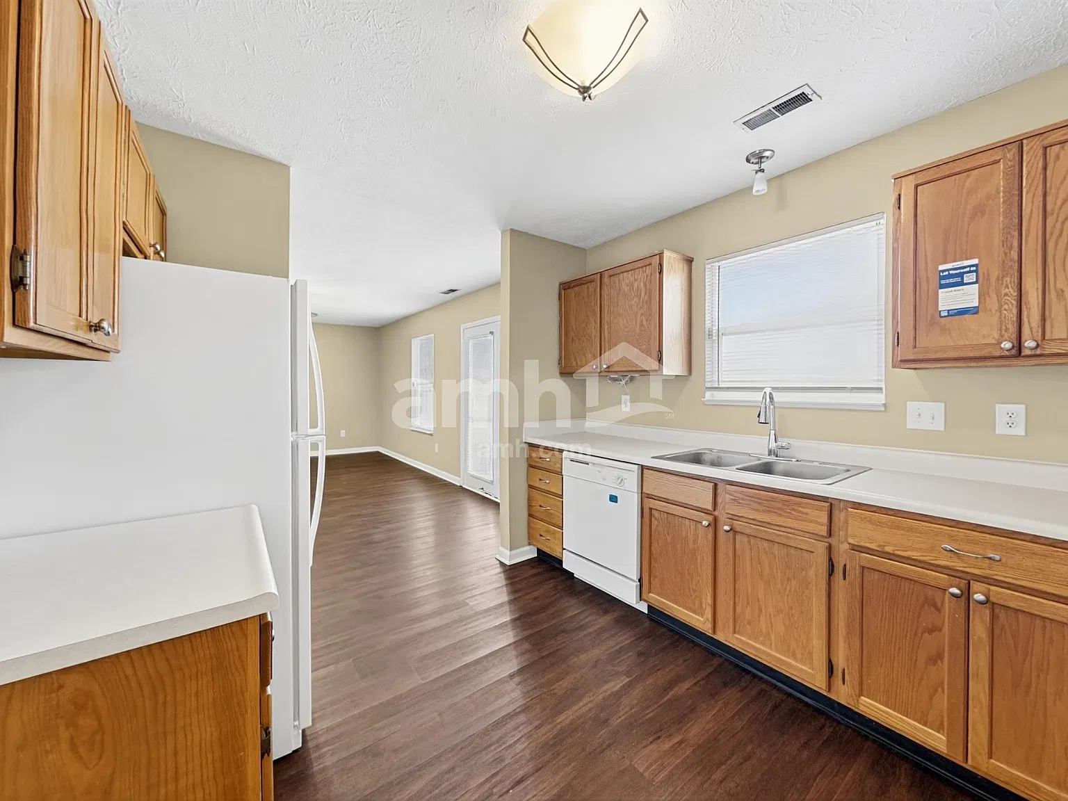 3 bed, 2.5 bath, 1646 sqft, $2,155 — Photo 4