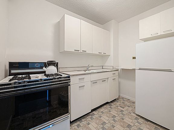 4th image of 230 E 15th St APT 7P