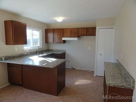 4th image of 50450 Spruce Dr