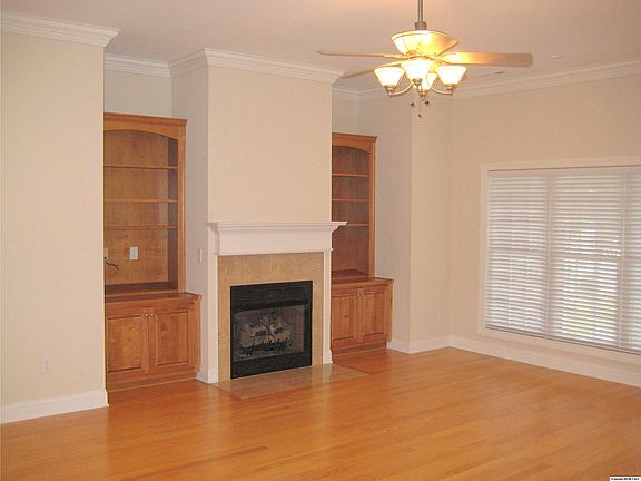 5th image of 2520 Oak Place Dr SE