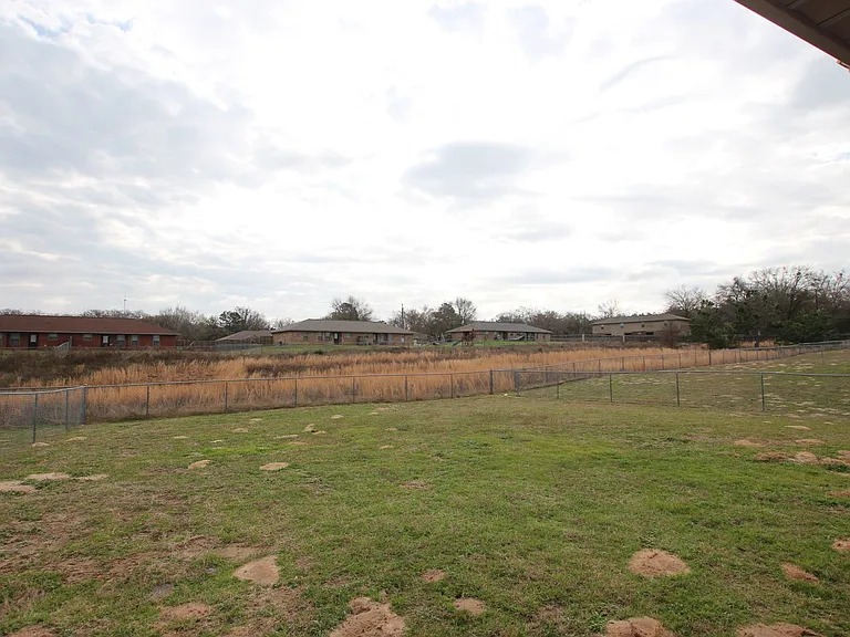2 Bedroom Duplex for Rent in Lindale! — Photo 13