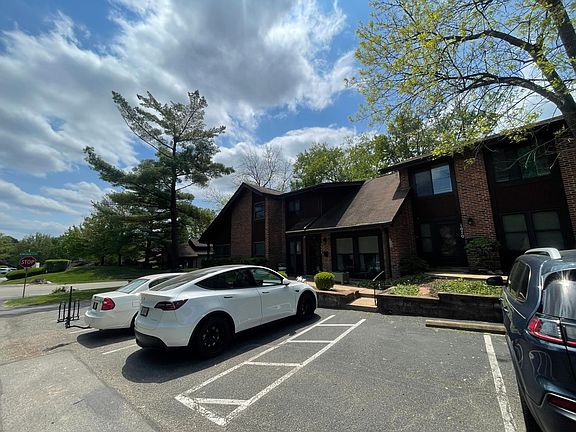 2nd image of 1064 Humble Cir