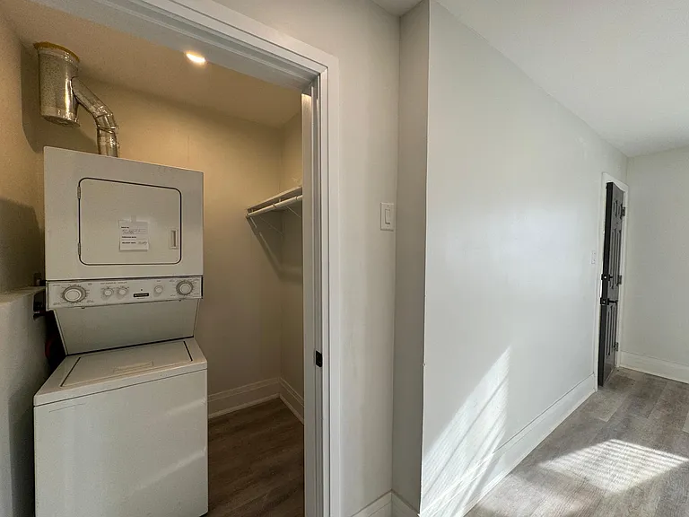 931 Main St E #4 — Photo 2