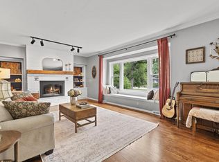 717 St Johns DRIVE, Delafield, WI 53018