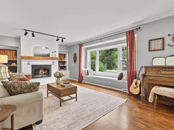 717 St Johns DRIVE, Delafield, WI 53018