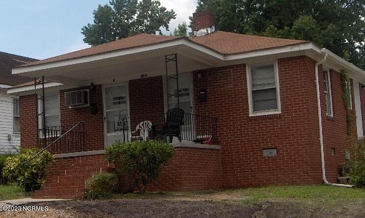 1st image of 102 S Summit Street