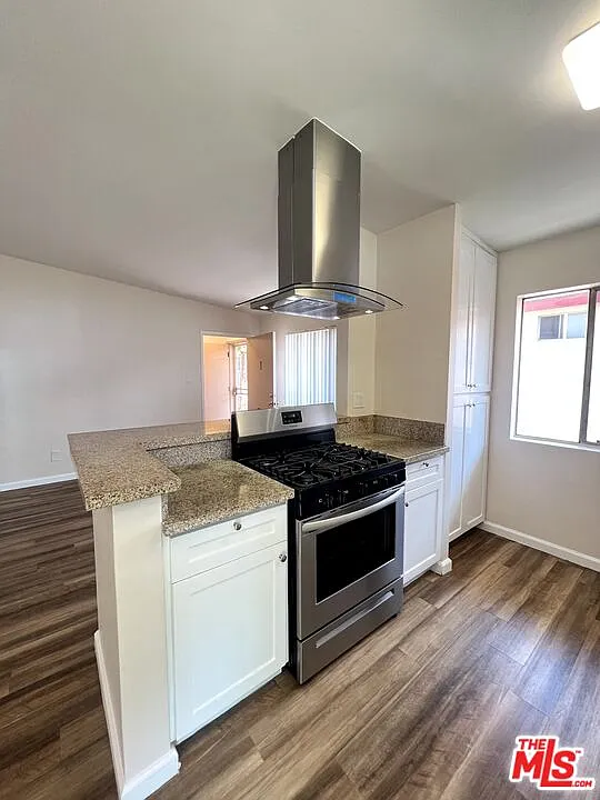 1 bed, 1.0 bath, 5296 sqft, $2,095 — Photo 3