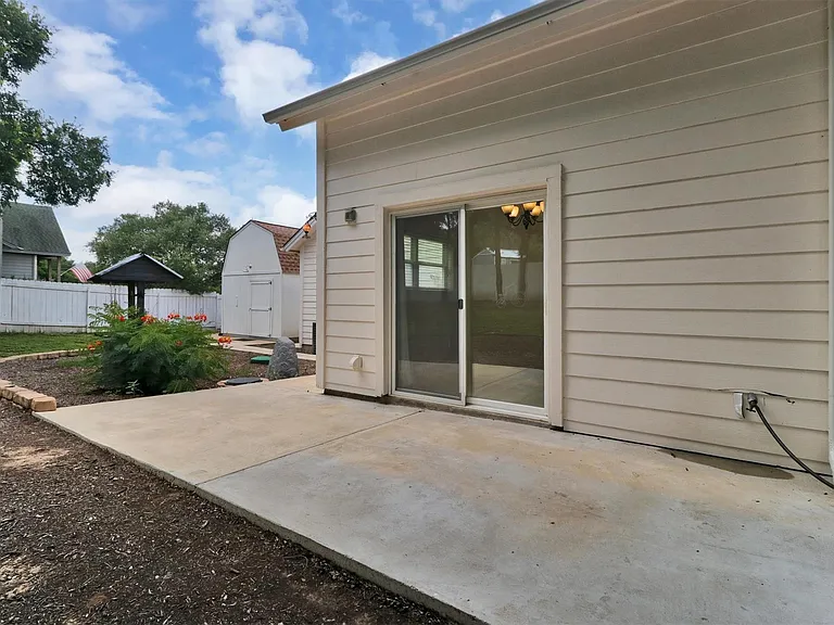 203 Dunkeld Dr — Photo 31
