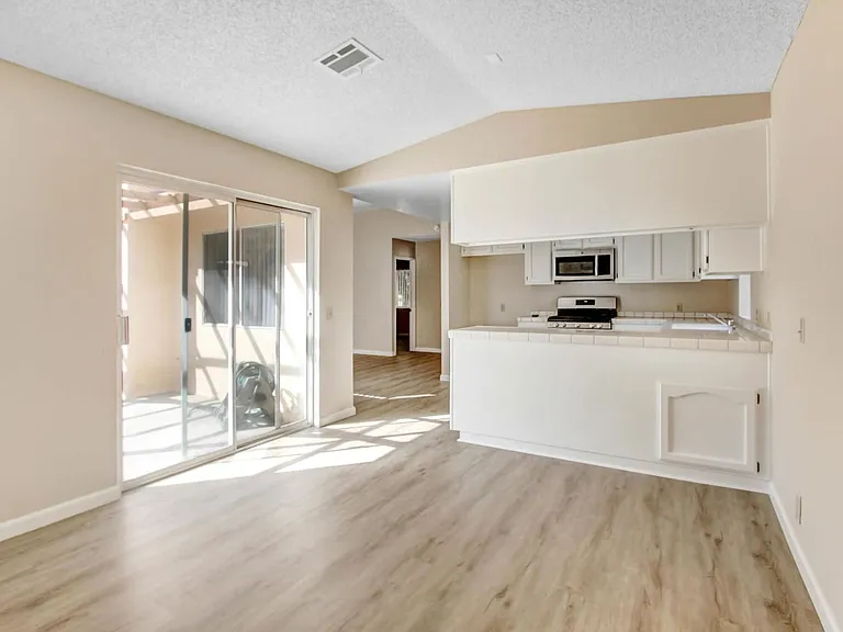 43580 Texas Ave — Photo 8