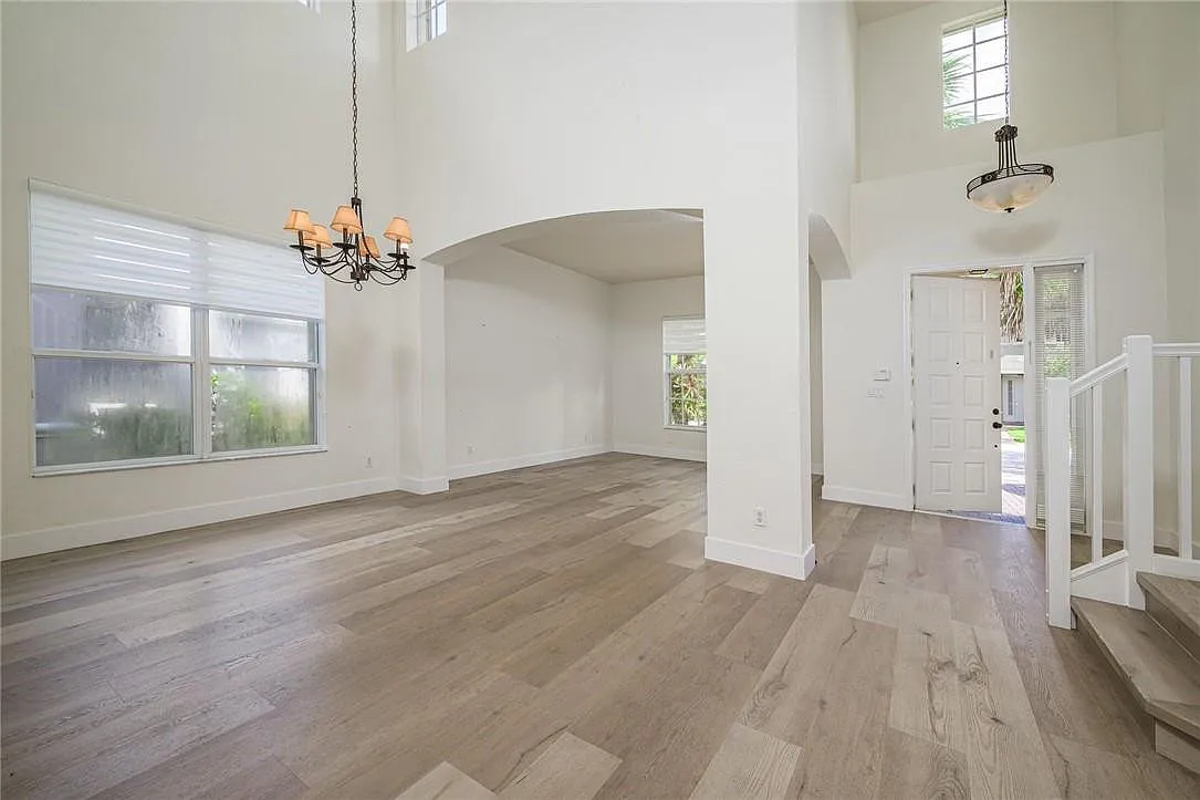 5 bed, 4.0 bath, 3041 sqft, $6,150 — Photo 4
