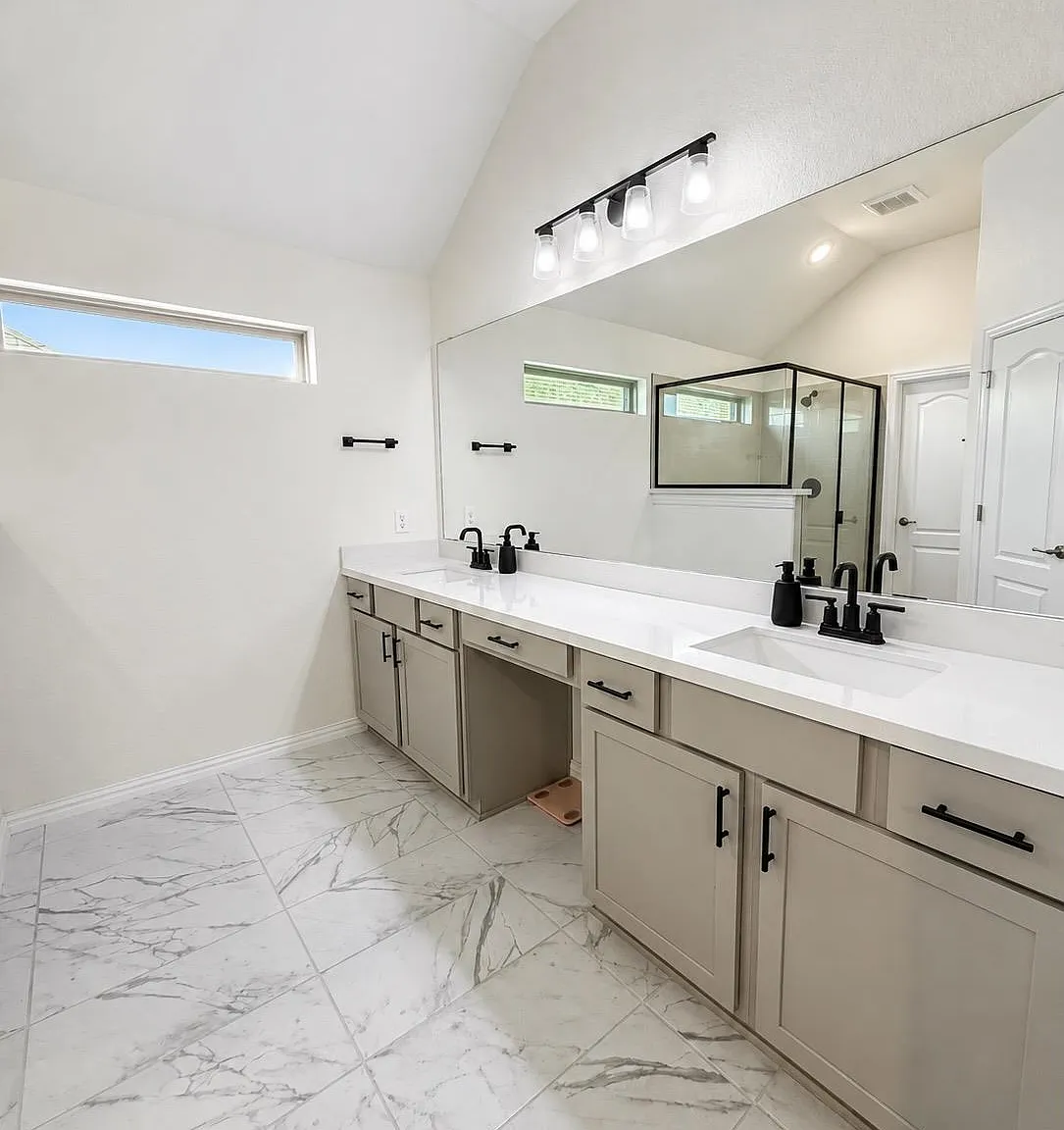 4 bed, 3.0 bath, 2170 sqft, $2,000 — Photo 4