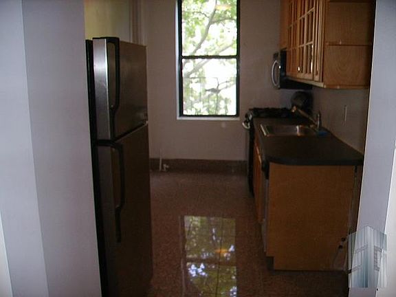 3rd image of 921 Washington Ave APT 4f