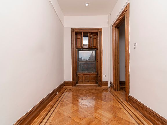 2nd image of 1371 Dean St #31