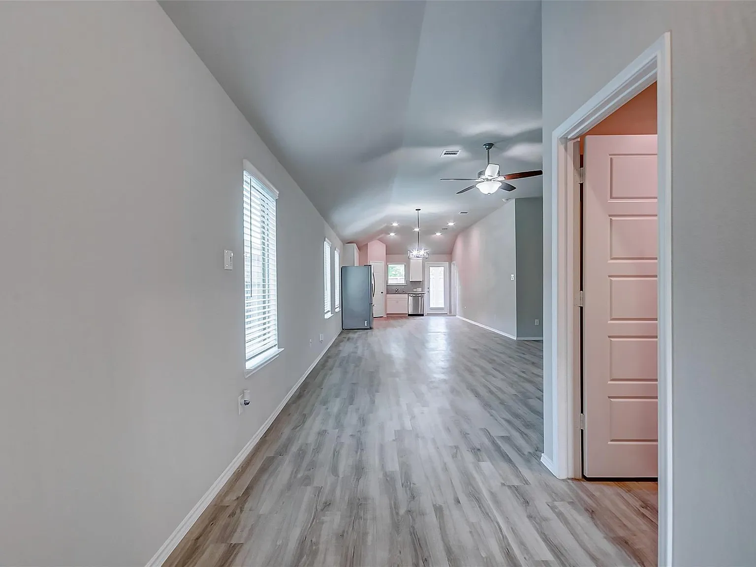 3 bed, 2.0 bath, 1594 sqft, $2,100 — Photo 2