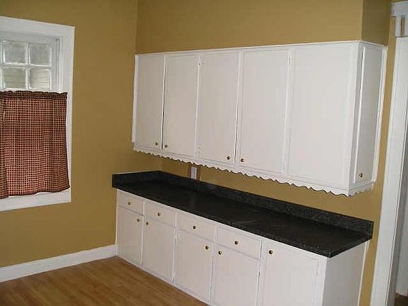 5th image of 3251 N Broadway St