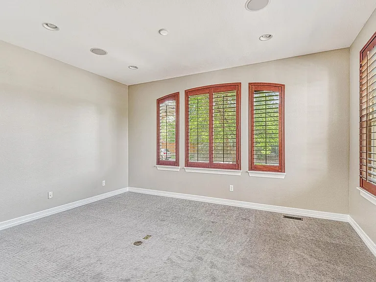 9611 Sunset Hill Dr — Photo 32