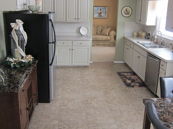 Eat-in Kitchen