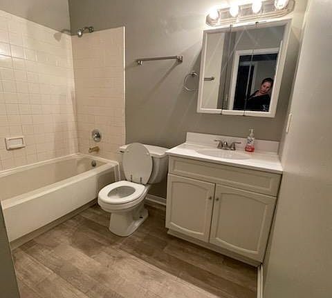 4th image of 5216 Bahia Dr