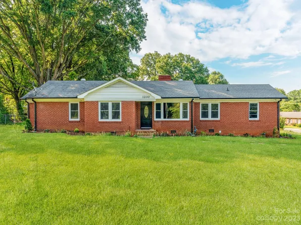 1200 Peachtree Rd, Charlotte, NC 28216