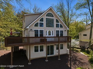 318 N Arrow Dr, Pocono Lake, PA 18347