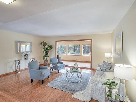 3rd image of 815 Encino Dr