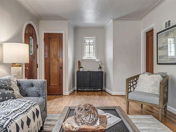 5th image of 3923 Prather Ave