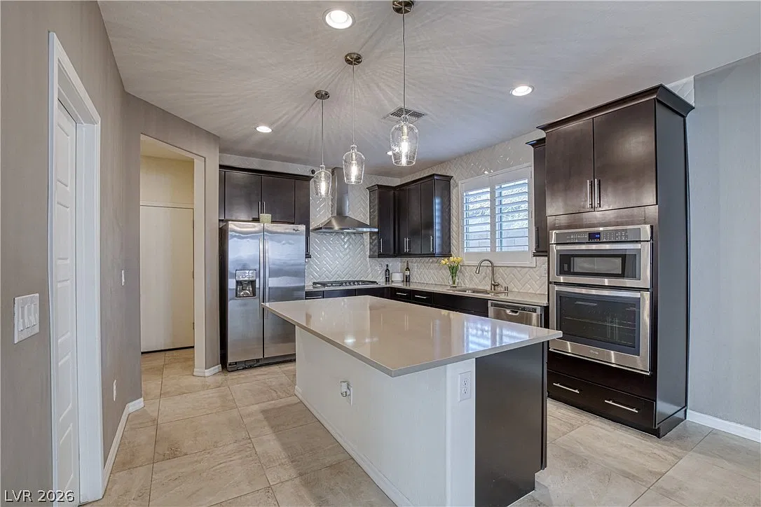 3 bed, 2.5 bath, 2076 sqft, $3,295 — Photo 2