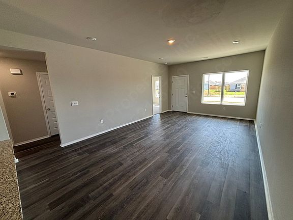 4th image of 2713 Elliott St