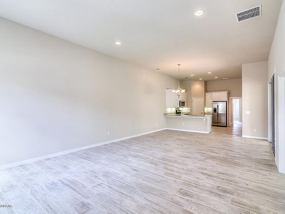 4th image of 3404 Torre Blvd