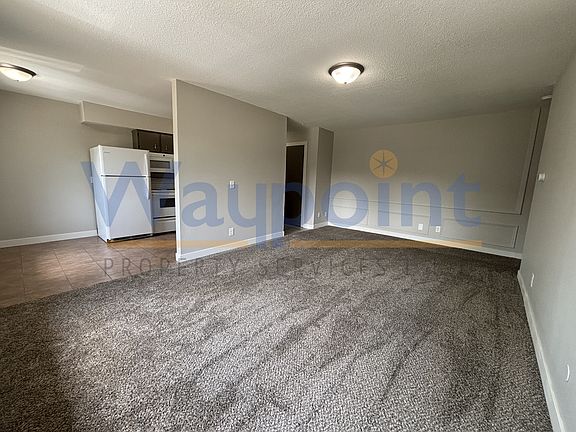 5th image of 914 E Oak St #10