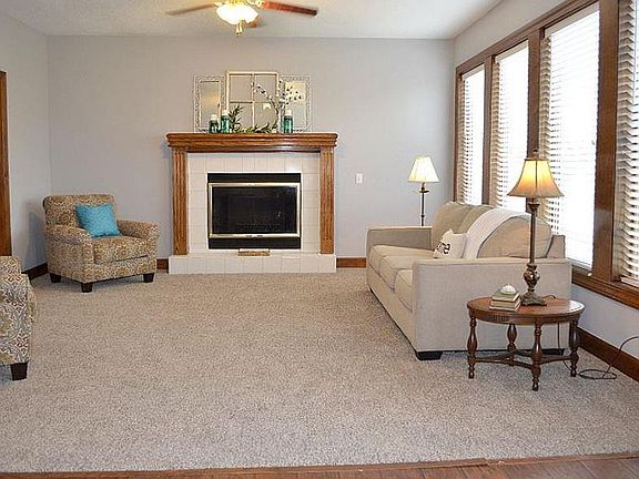 2nd image of 8602 NE 151st St