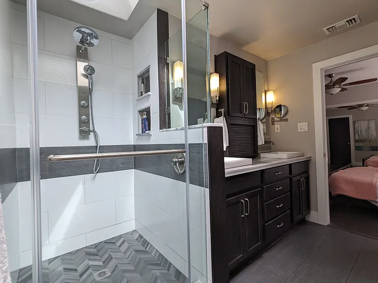 4302 Franklin Ave — Photo 9