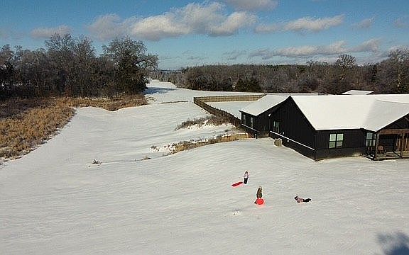 3rd image of 585 Smith Rd