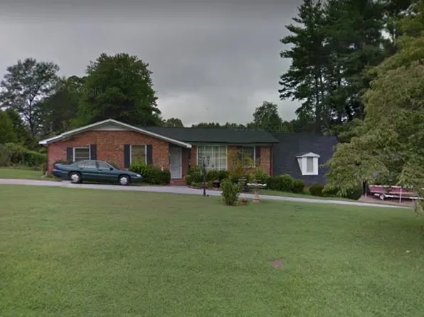 4 Saluda Lake Cir, Greenville, SC 29611