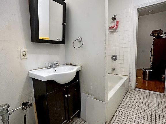 3rd image of 333 Fairmont Ave #1D