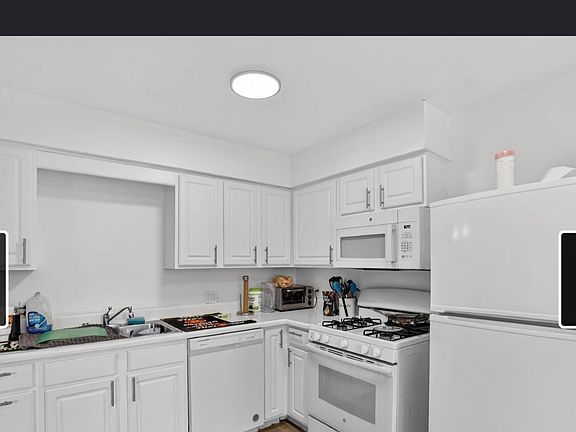 2nd image of 1549 Mount Vernon Ave #6