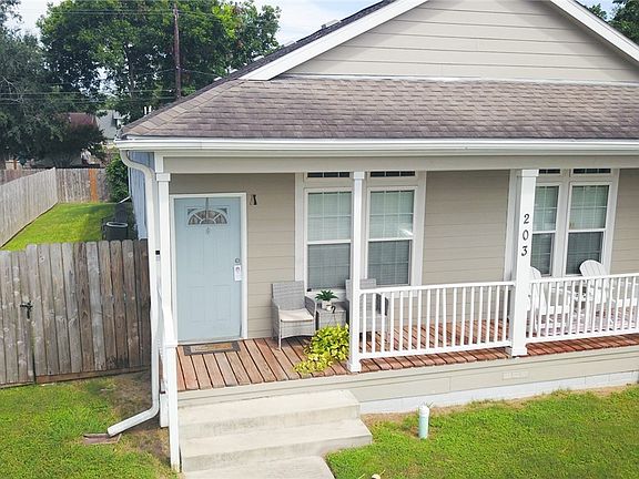 3rd image of 203 Palmwood Dr