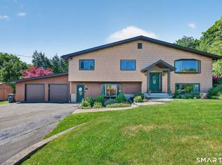 16 Apache Drive, Brookfield, CT 06804