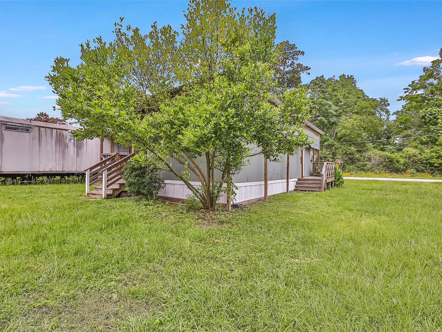 2 bed, 1.0 bath, 450 sqft, $900 — Photo 2