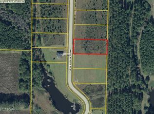 533 Lakepointe Dr, Chipley, FL 32428