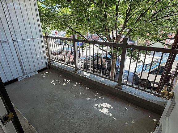 3rd image of 611 Banner Ave APT 1S
