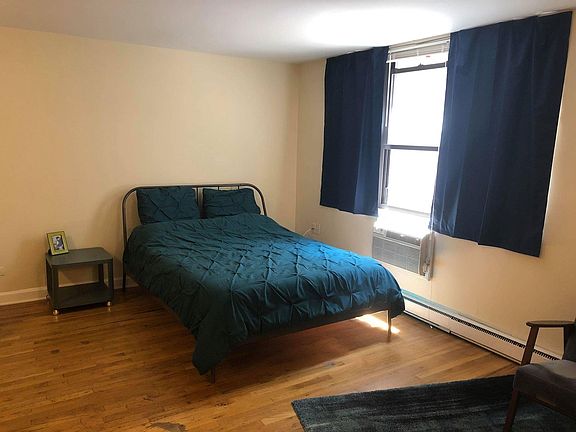 2nd image of 1446 N Dearborn St APT 2C